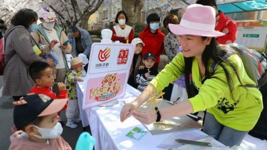 青島市李滄區(qū):櫻花節(jié)啟幕 民眾徜徉花海