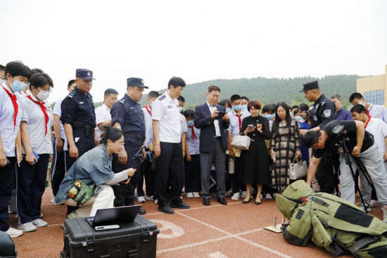 推進主題教育 展現(xiàn)鐵軍風采 零距離體驗硬核與“警”彩