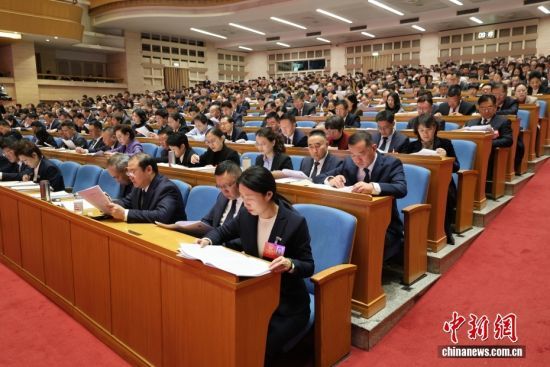 1��27����ɽ�|ʡʮ�Č��˴��ĴΕ�(hu��)�h�ڝ�(j��)���_Ļ  ������ӛ�� ������ �z