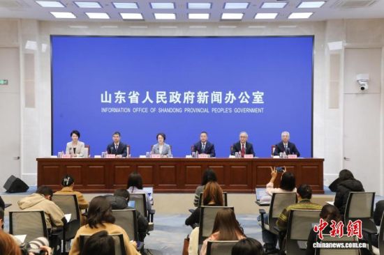 11��13����ɽ�|ʡ�����������k�����e�����l(f��)����(hu��)����B��ʮ���塱�r(sh��)��ɽ�|�Ƅ�(d��ng)���ڸ��|(zh��)���l(f��)չ��r��ɽ�|ʡ�����������k���ҹ��D