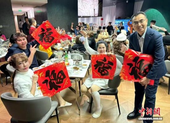 ����16������̩���ο���ɽ�|���u���ȳ�Ϧ֮ҹ�������繩�D